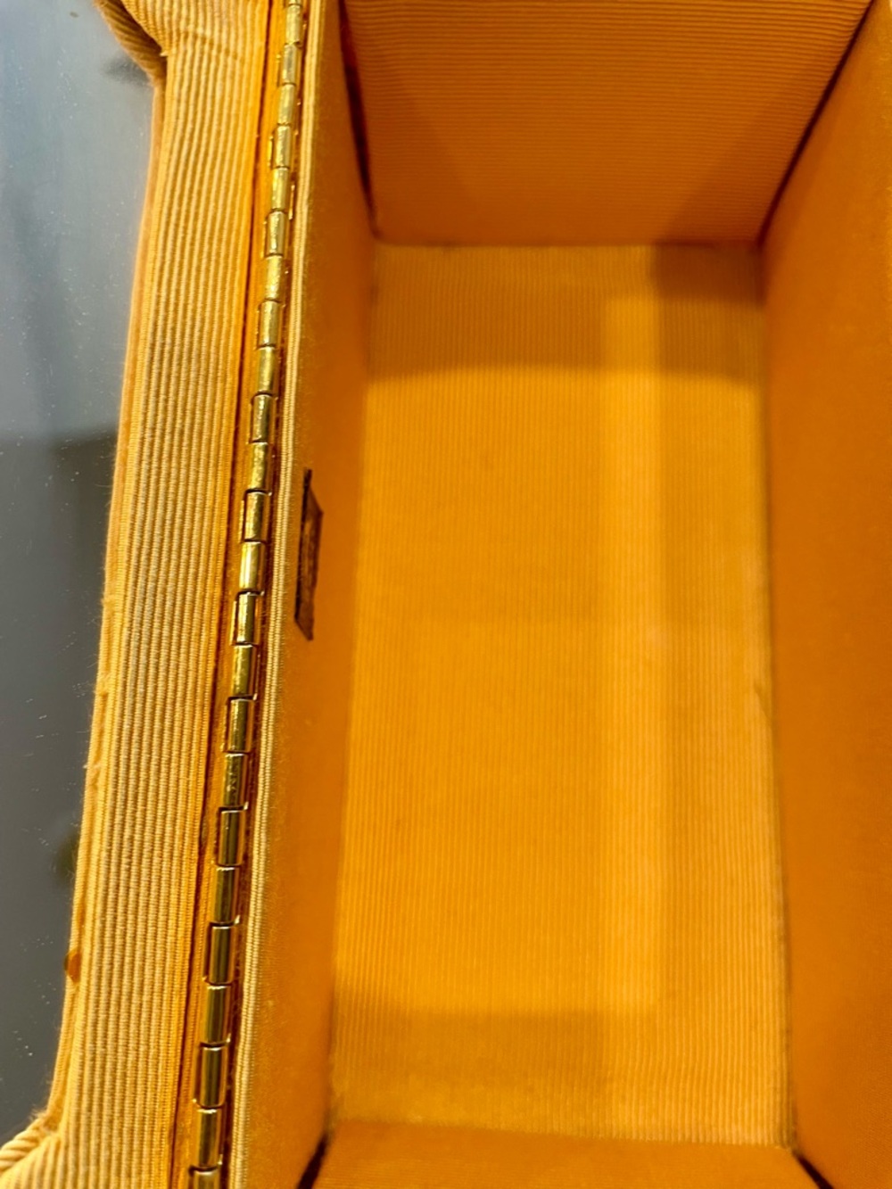 Vintage 1950s Koret Gold Textured Metal Top-Handle Women’s Box Bag With Mirror - Picture 4 of 7